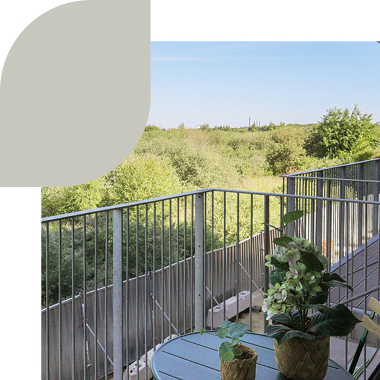 Heeruphave udsigt til fælled fra altan