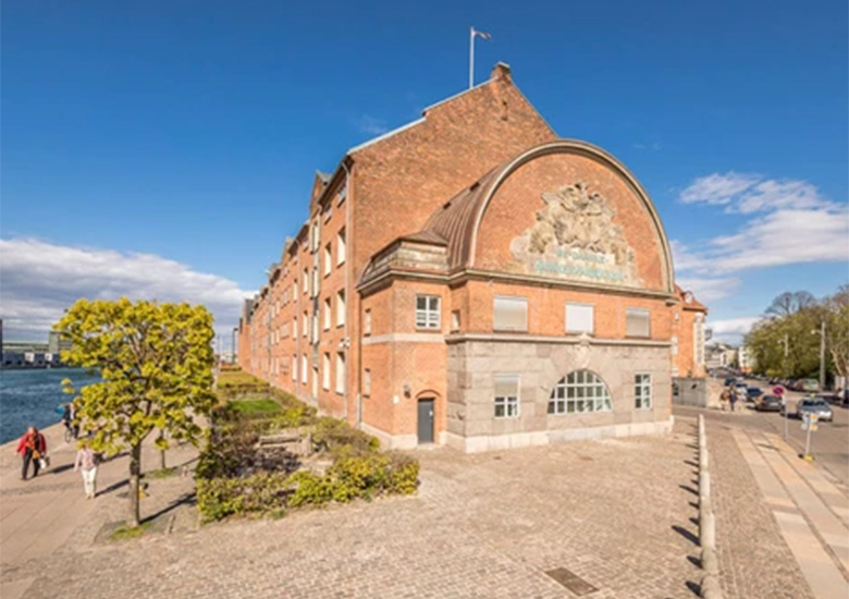 Langebrogade 3
