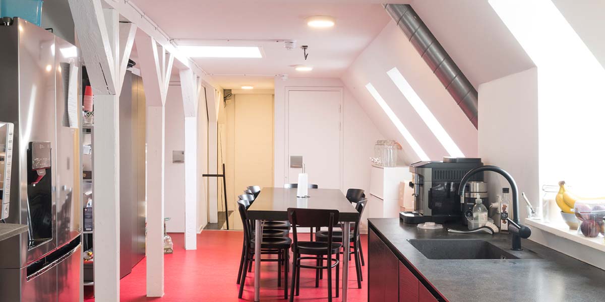 Tekøkken og spiseplads tilhørende lejemålet