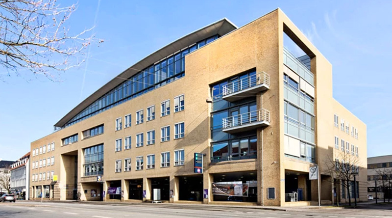 Elegante kontorlokaler i Hellerup samler det bedste fra flere verdener-800x444px