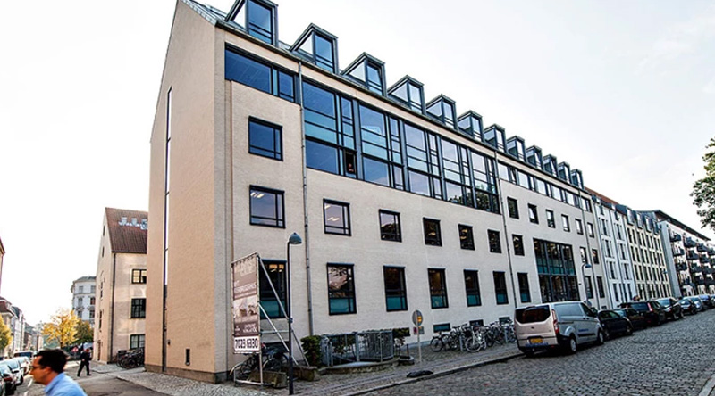 Nyrenoverede erhvervslejemål i fleksibelt flerbrugerhus på Christianshavn-800x444px
