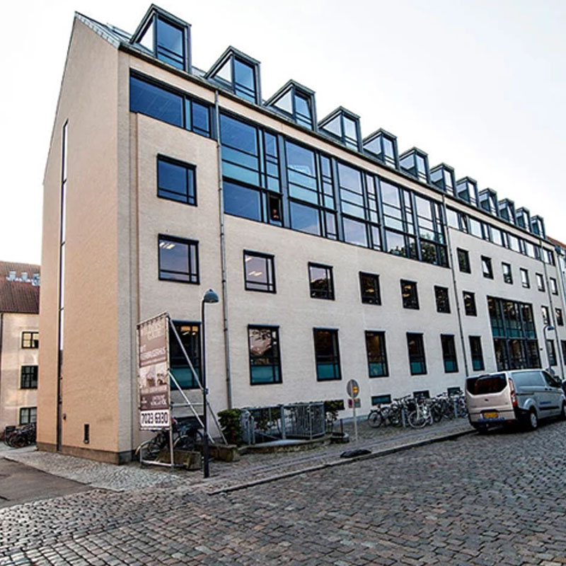 Nyrenoverede erhvervslejemål i fleksibelt flerbrugerhus på Christianshavn-800x800px