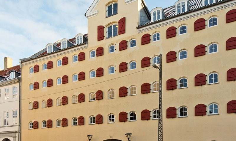 Det gule pakhus ejendomsfacade på Christianshavn