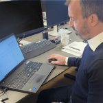 Lars er energi- og optimeringschef hos C.W. Obel Ejendomme. HAr indregulerer bl.a. fjernvarmen på vores ejendomme