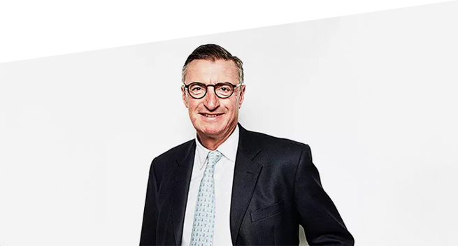 2004 – 7. generation overtager direktørstolen