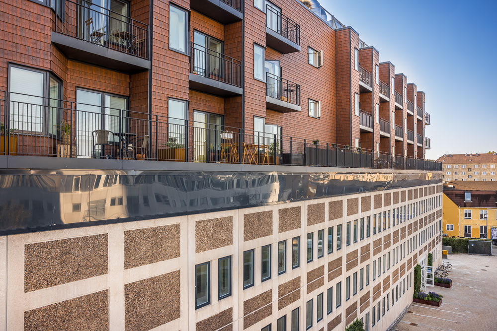 Ungdomsbolig i København – facade på Toppen med altaner og moderne byggeri